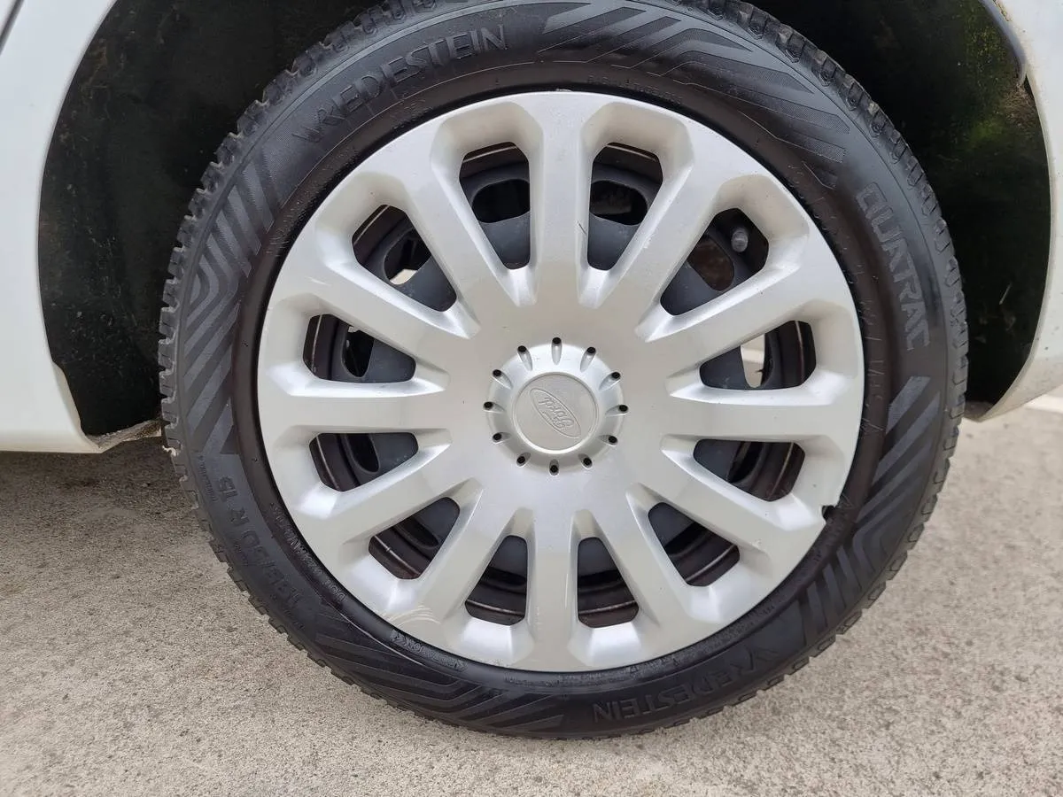 Ford Fiesta 2010 — photo 9