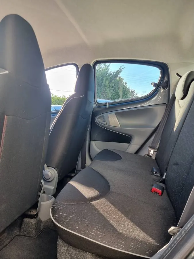 Peugeot 107 2011 — photo 8