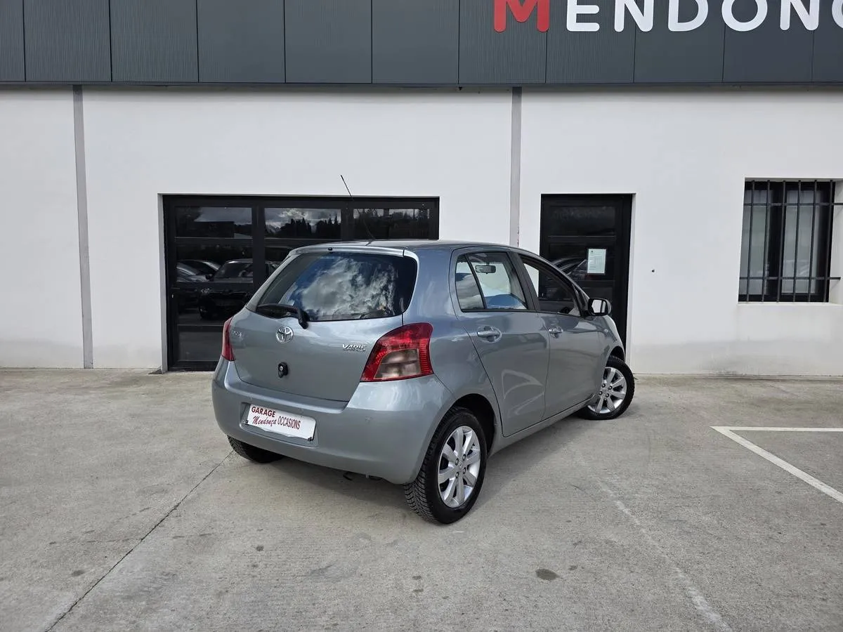 Toyota Yaris 2009 — photo 3