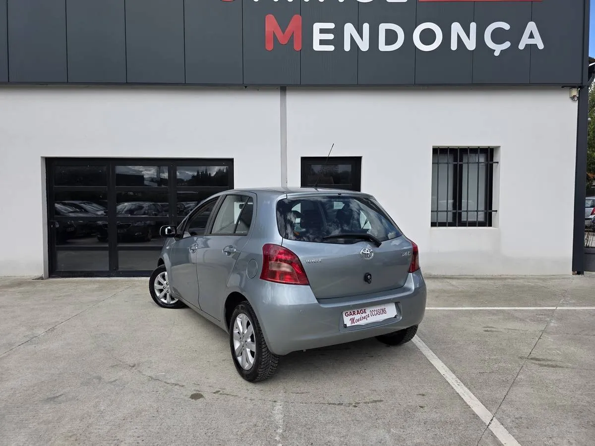 Toyota Yaris 2009 — photo 4