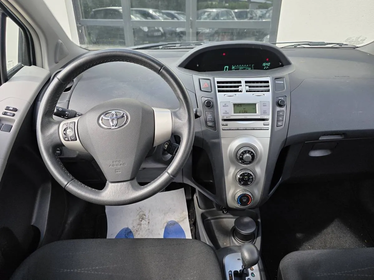 Toyota Yaris 2009 — photo 6