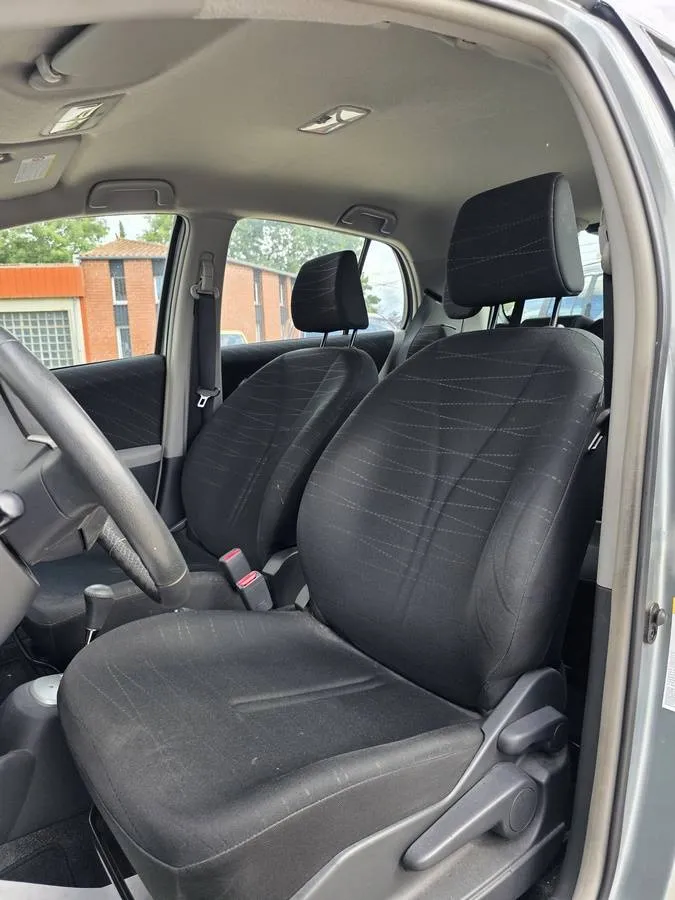 Toyota Yaris 2009 — photo 7