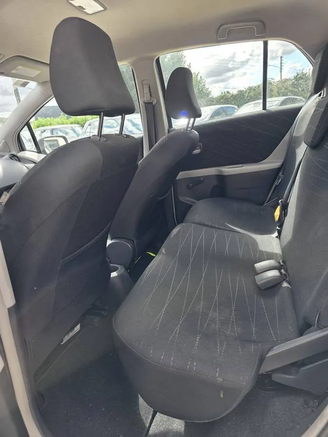 Toyota Yaris 2009 — photo 8