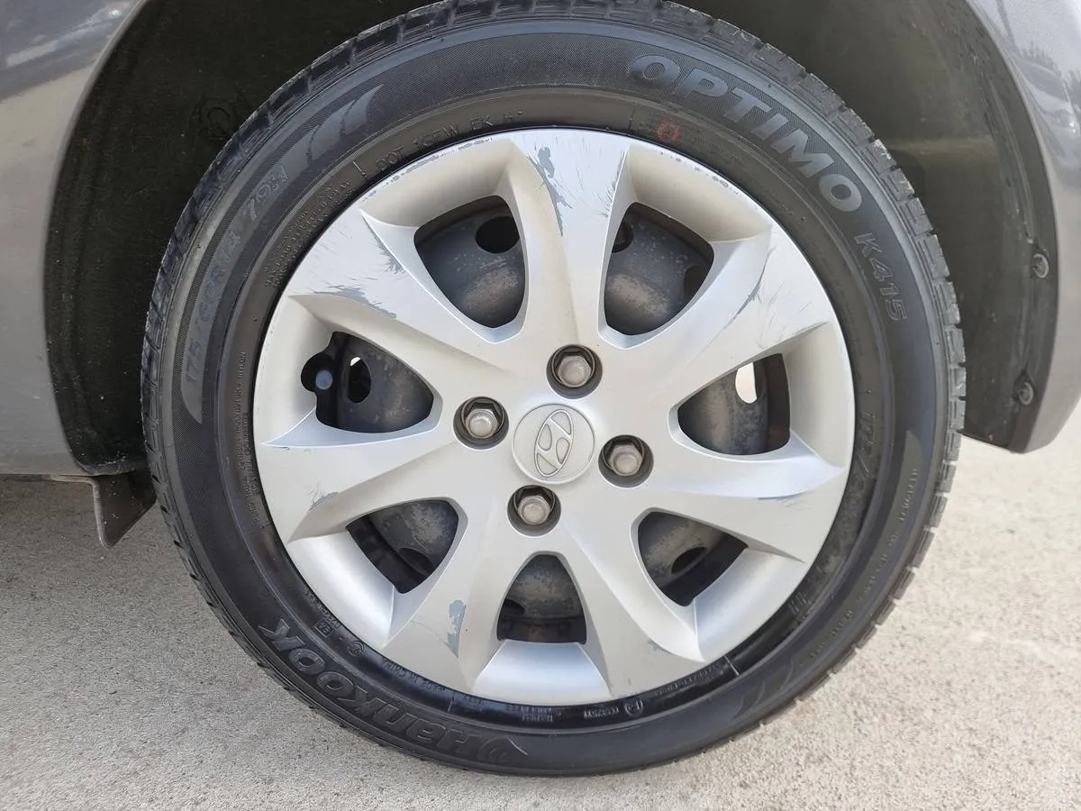 Hyundai i10 2012 — photo 9
