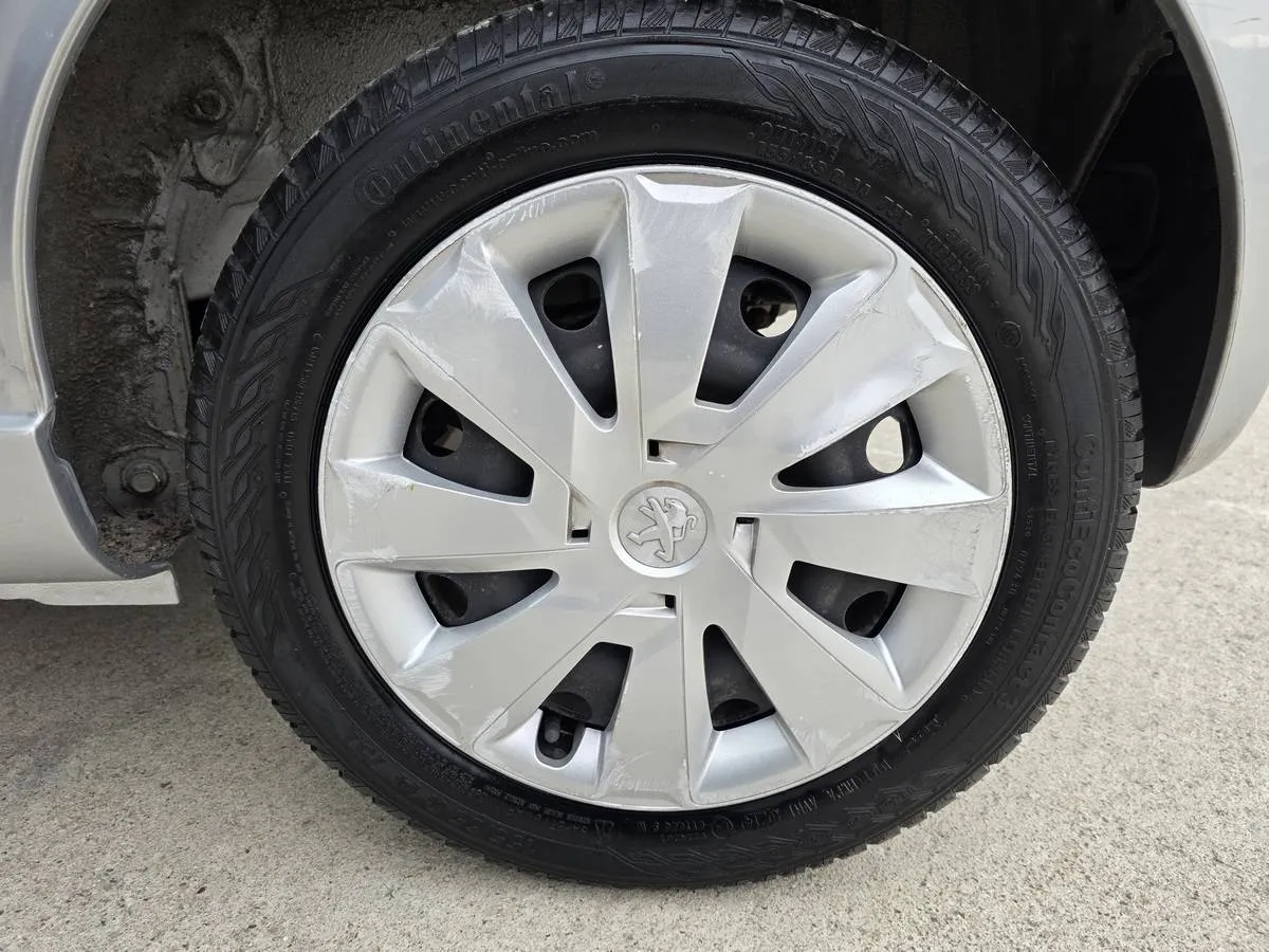 Peugeot 107 2014 — photo 9