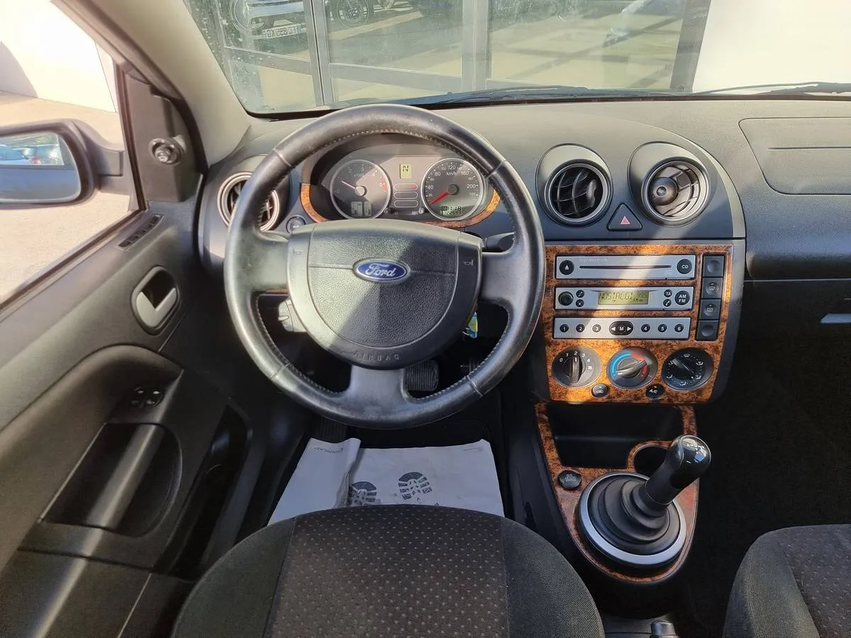 Ford Fiesta 2005 — photo 6