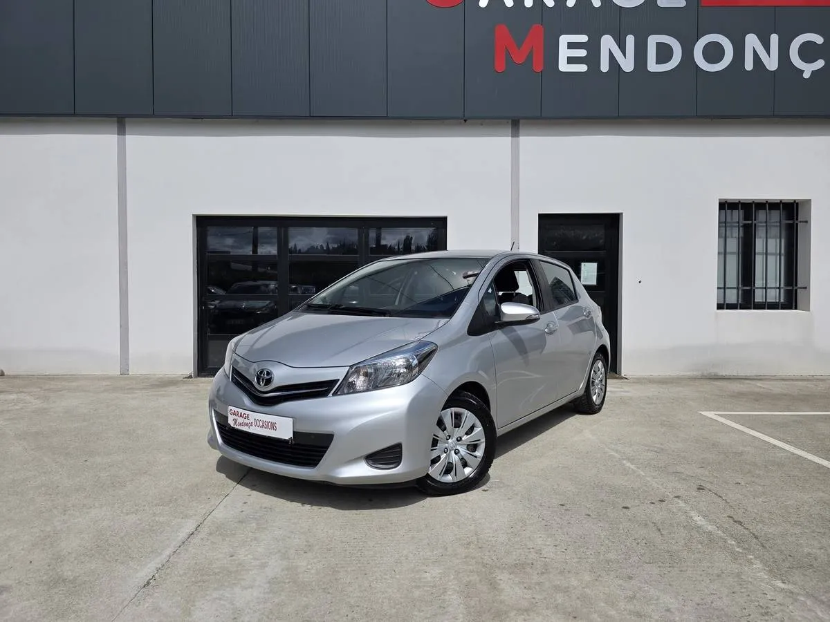 Toyota Yaris 2011 — photo 2